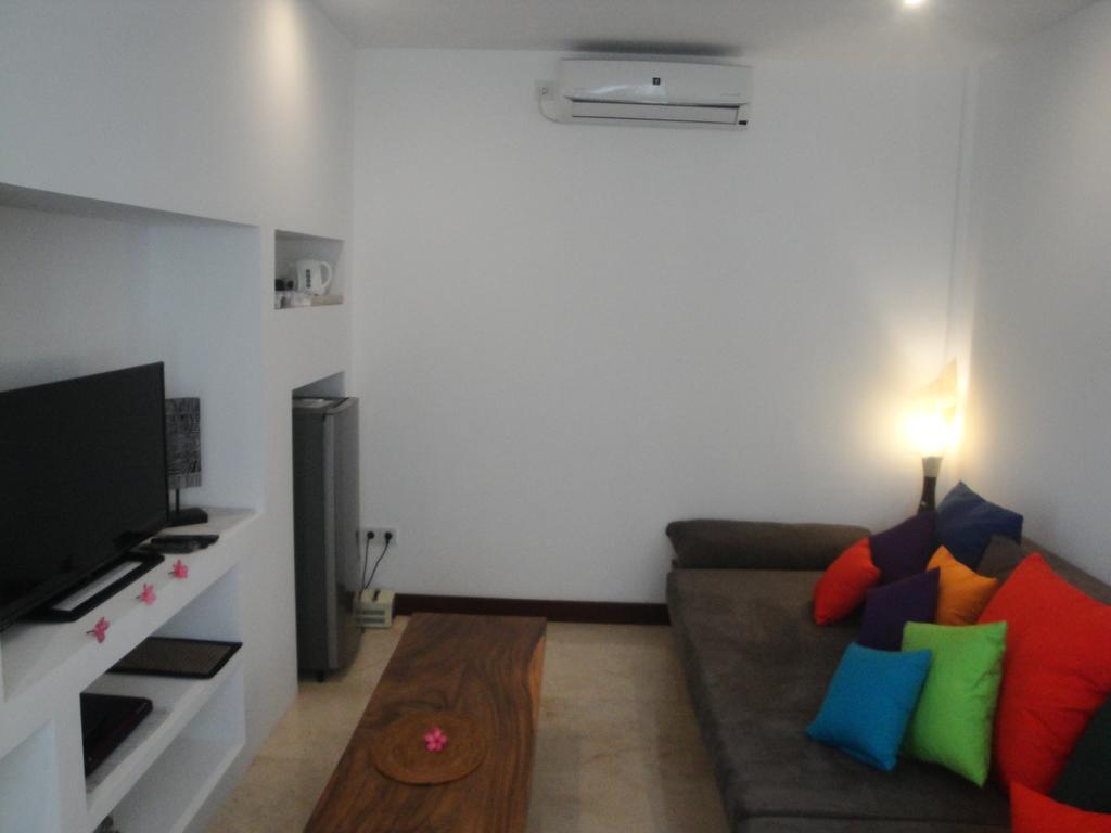 Simon'S Suite Mangsit Exterior photo