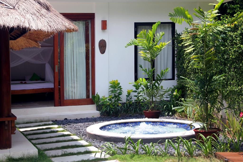 Simon'S Suite Mangsit Exterior photo
